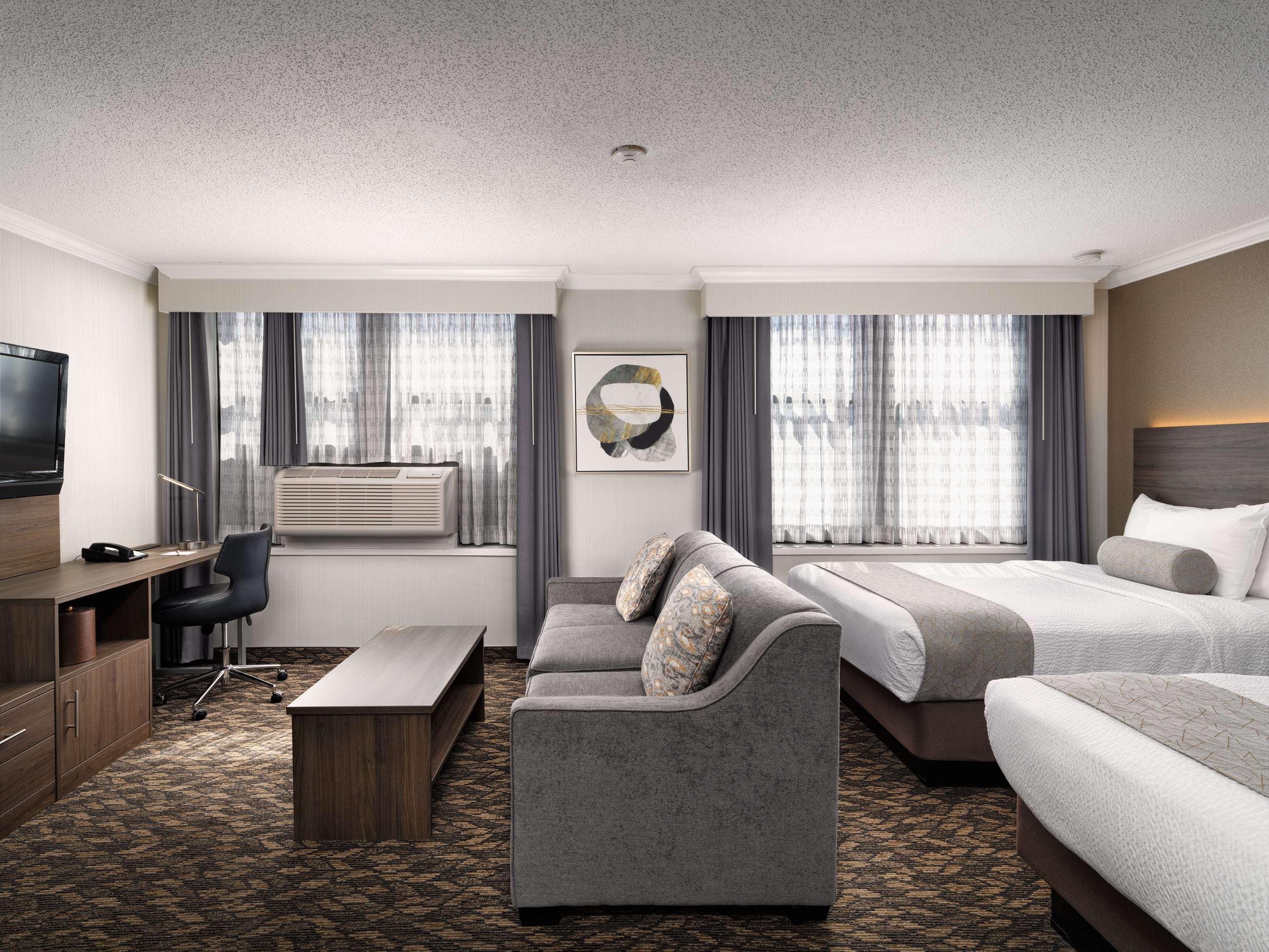 Western Carlton Plaza Hotel 3*