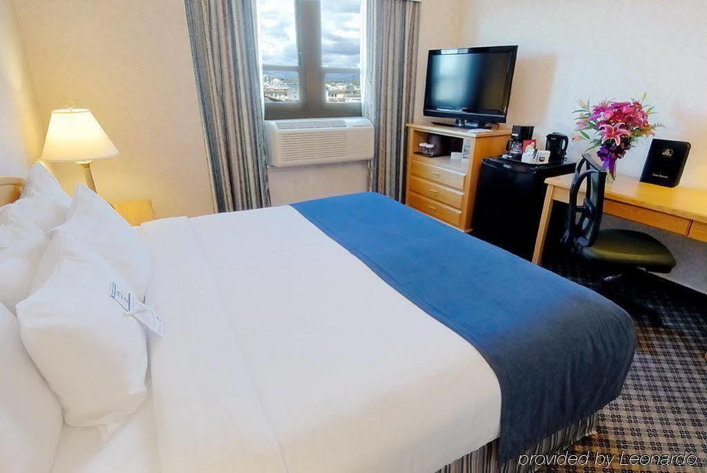 Western Carlton Plaza Hotel 3*