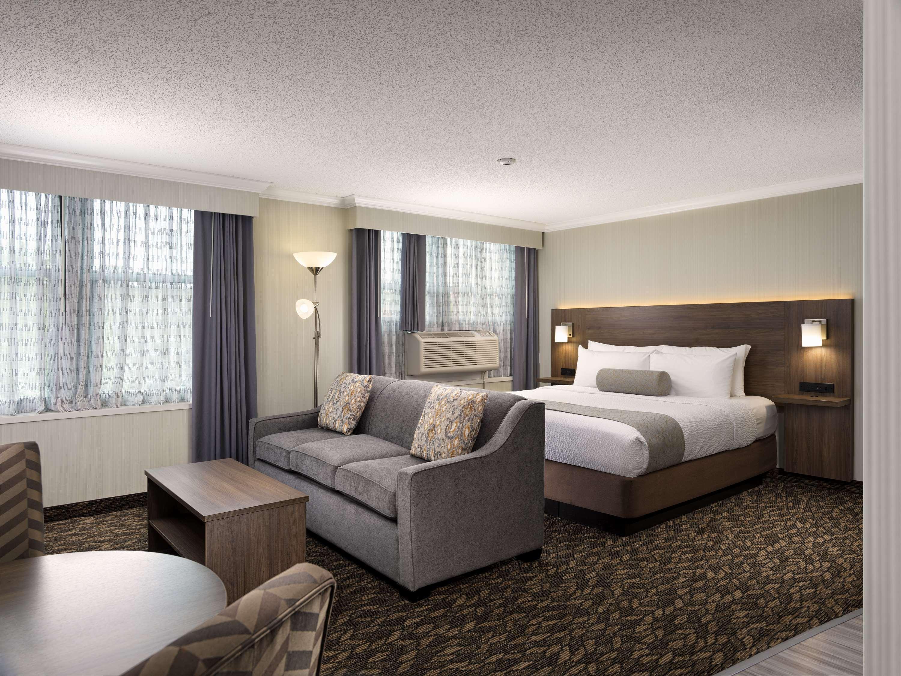 Hotel Western Carlton Plaza 3*