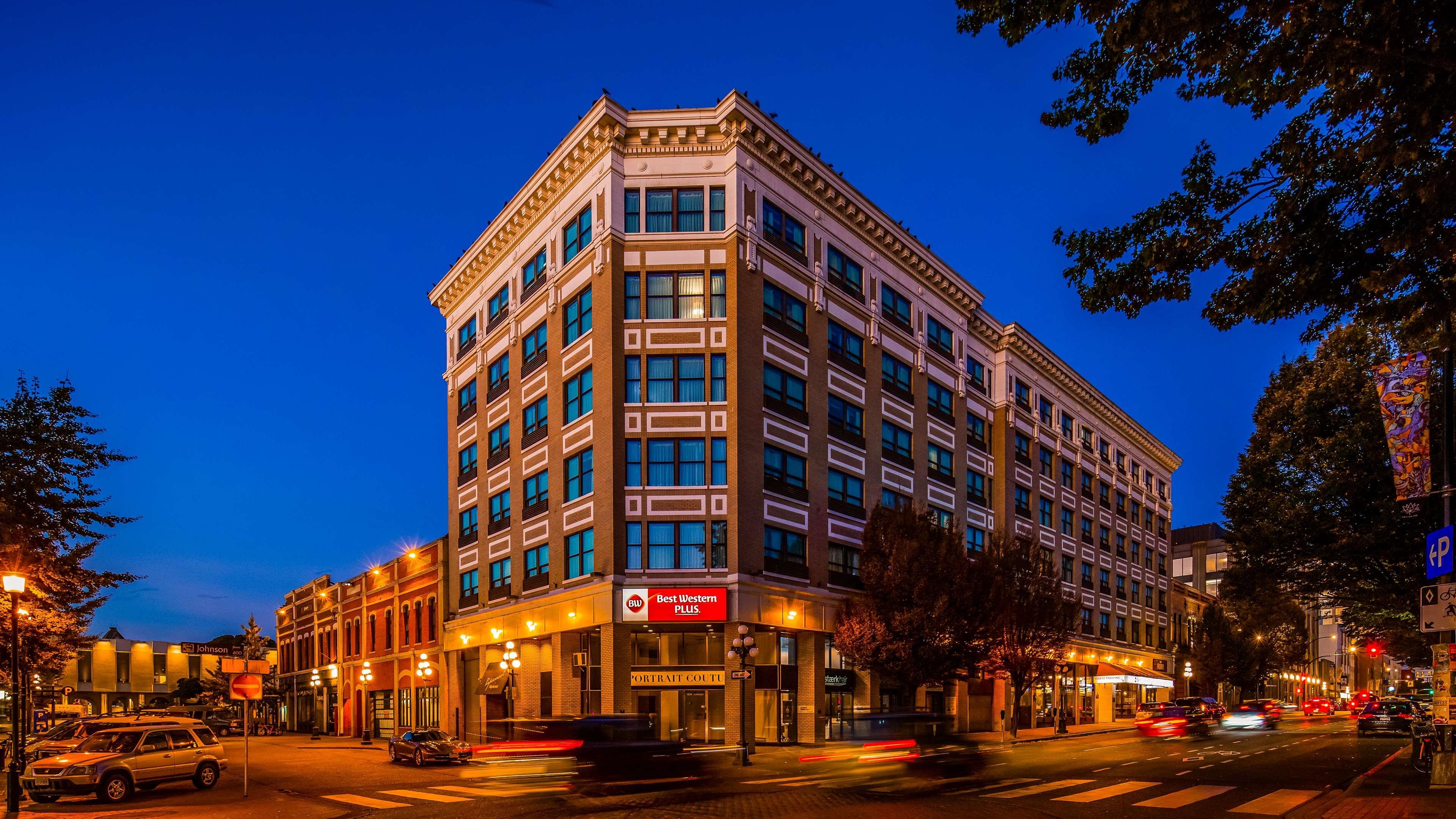 Western Carlton Plaza Hotel