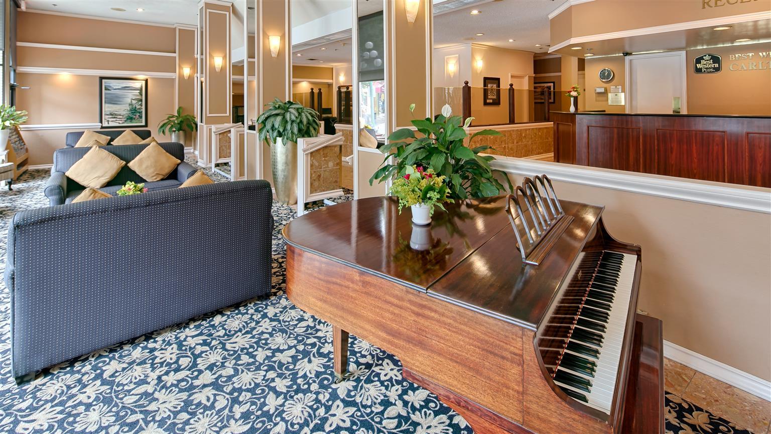 Hotel Western Carlton Plaza 3*